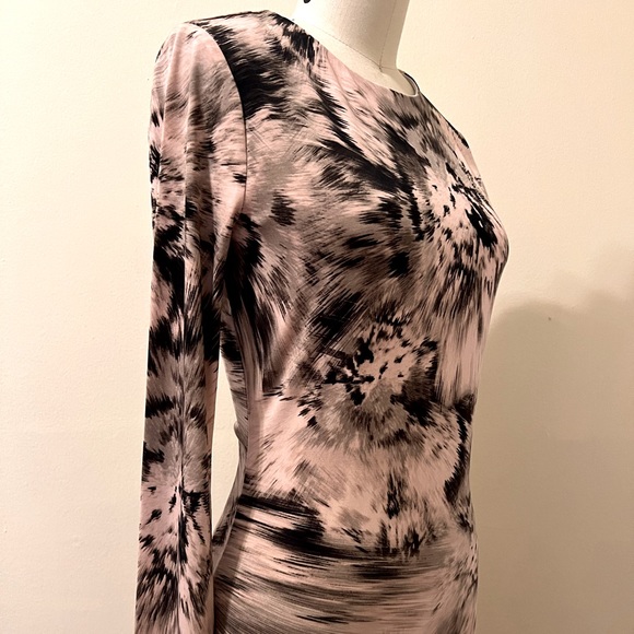 New Guess form fitting midi dress-size M - Picture 7 of 7